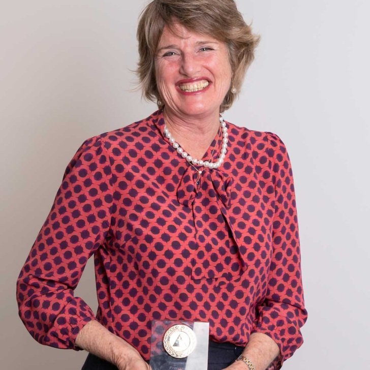 Professor Catriona McLean AO holding her Bethlehem Griffiths Research Foundation medal.